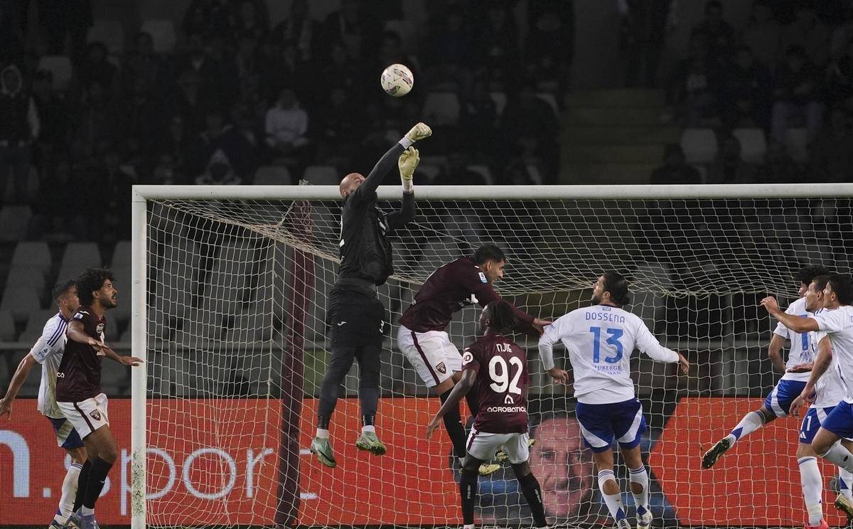 都灵球队主场失利，战绩受到打击