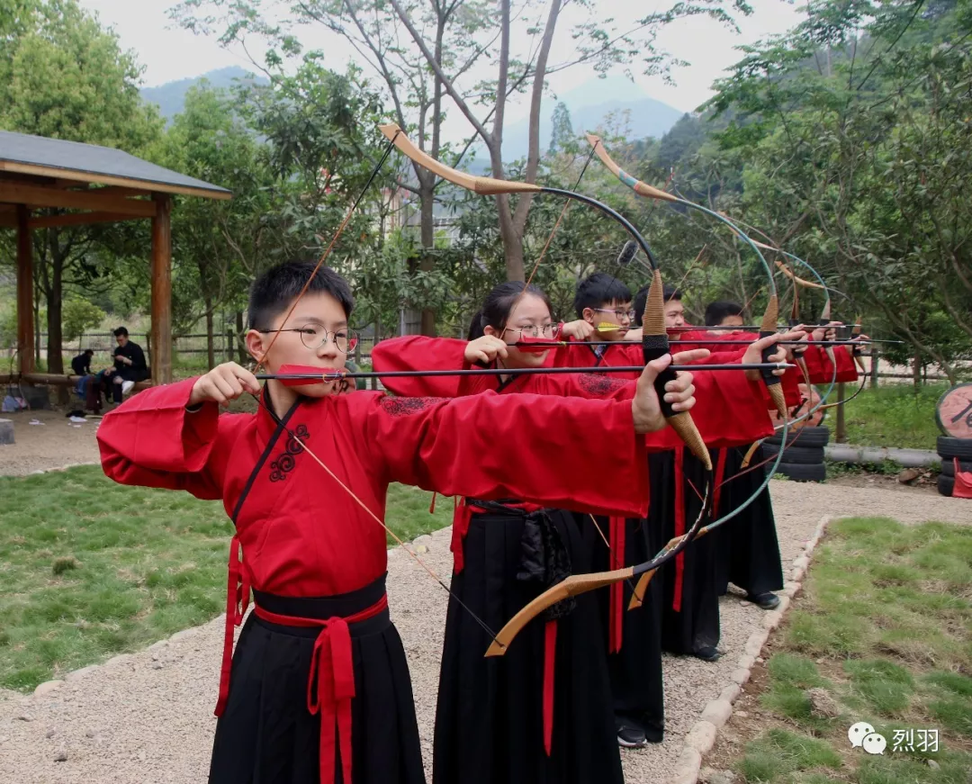 包含射箭比赛技压群雄，箭法如神的词条