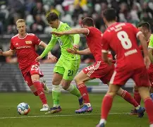 伯哈夫斯汉击败维洛弗尼，抢夺榜首的简单介绍