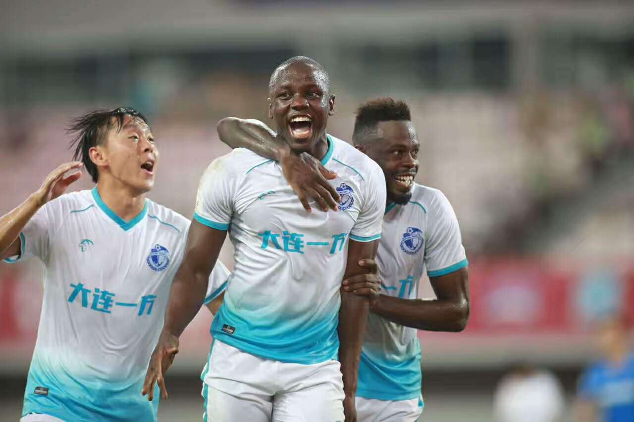 天津泰达主场一役力挫对手,实现胜利 天津泰达主场一役力挫对手,实现胜利