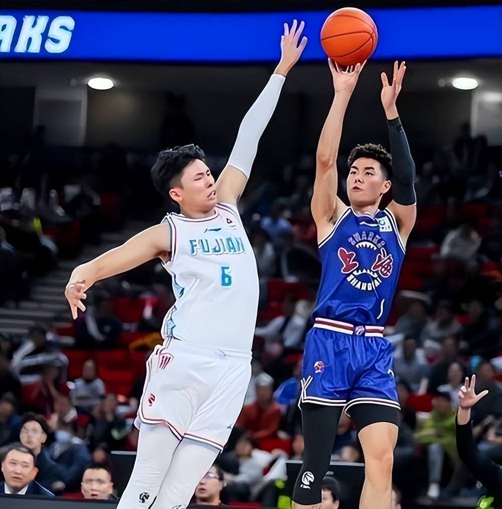 福建队迎来对手山东队，硝烟弥漫赛场