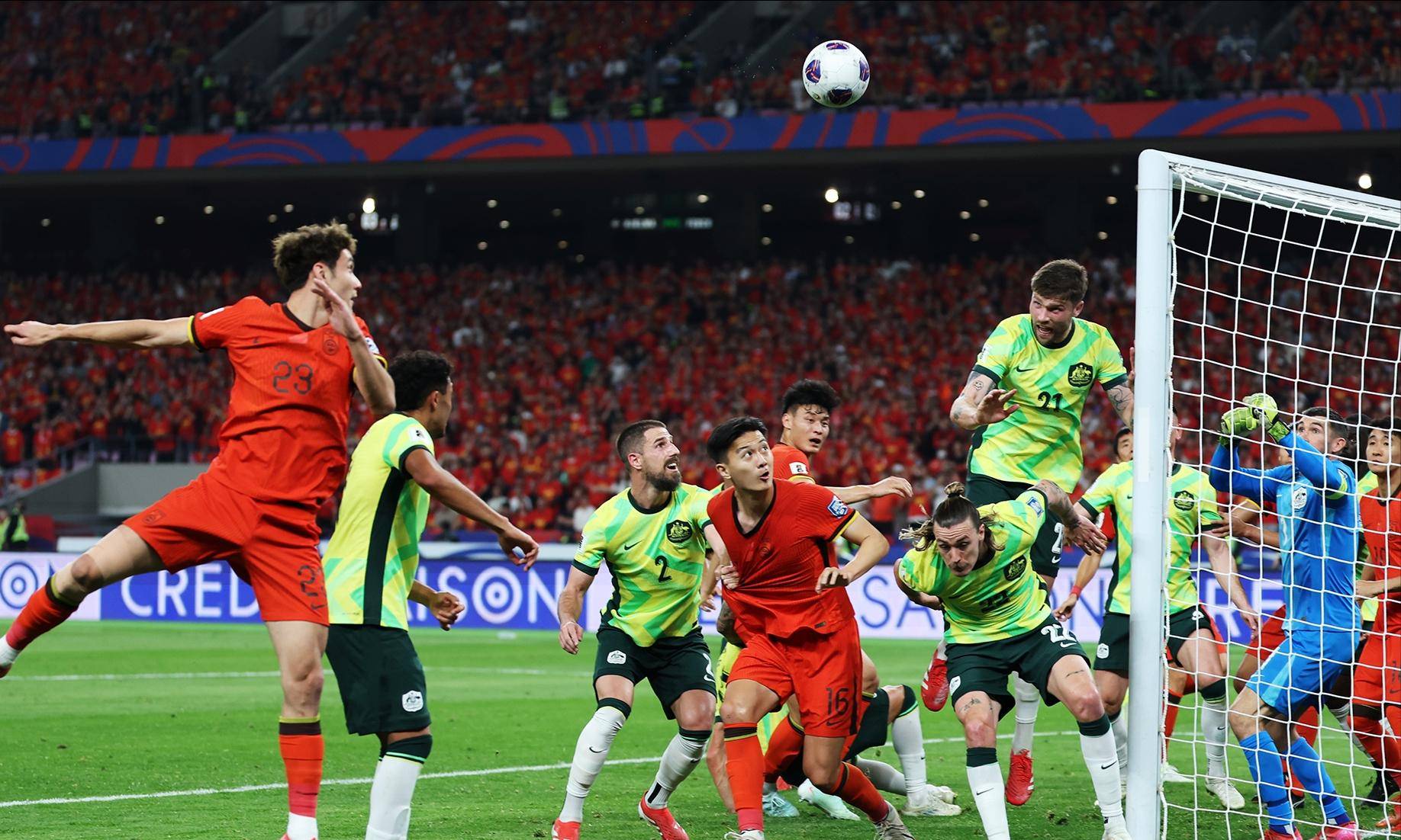 关于比赛日程密集，球队奋力拼搏的信息