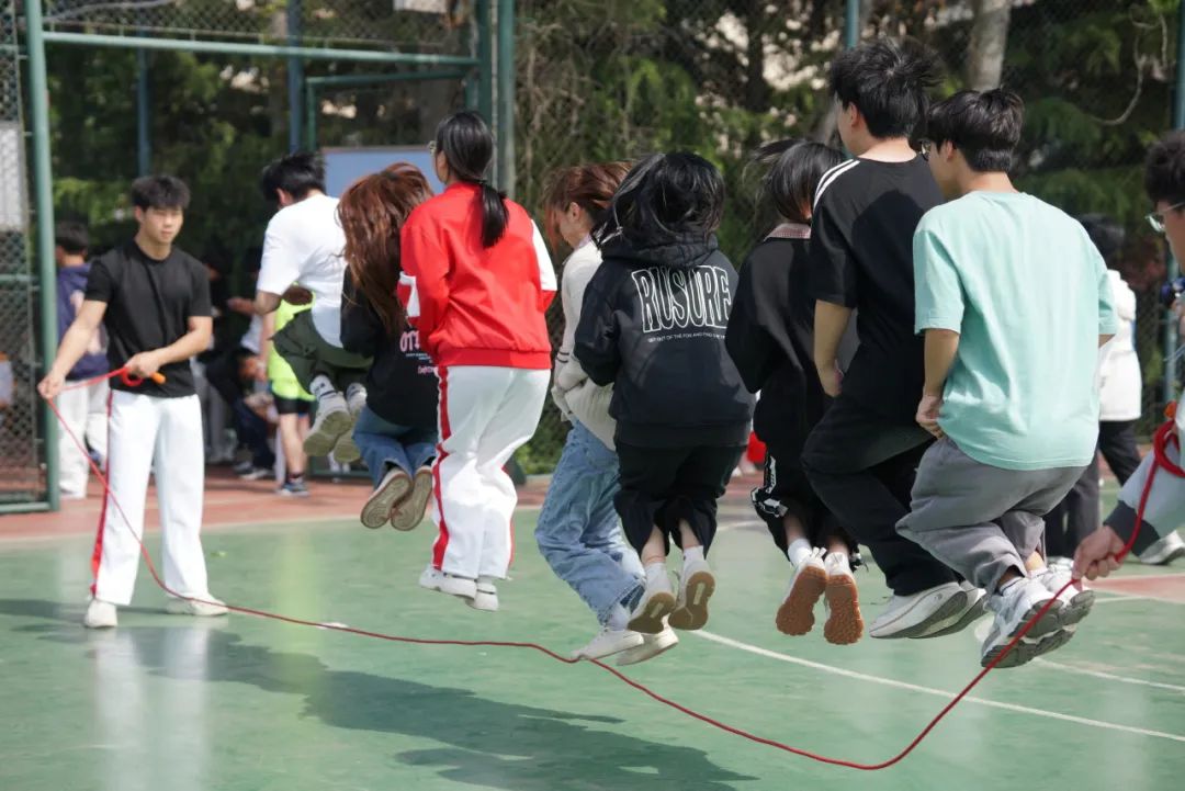 球场上的精彩瞬间让人心情澎湃 球场上的精彩瞬间让人心情澎湃