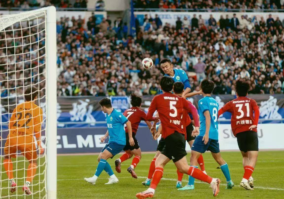 -比赛开始前，球迷们都在期待这场胜利的到来