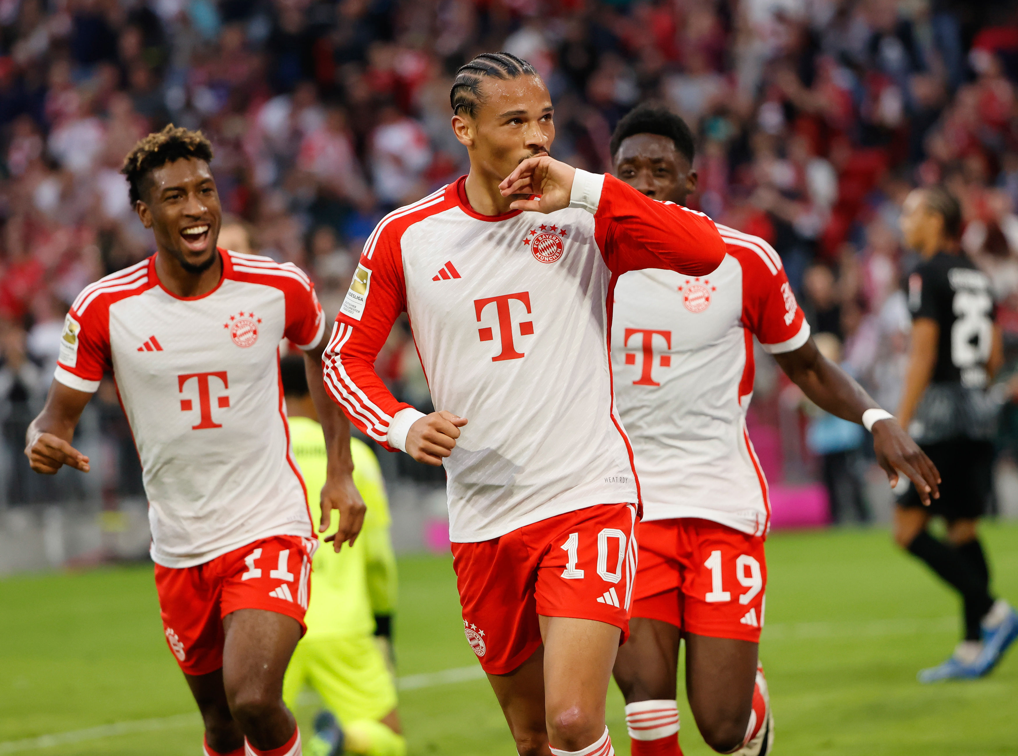 关于拜仁慕尼黑再现强大实力，轻取对手赢得比赛的信息