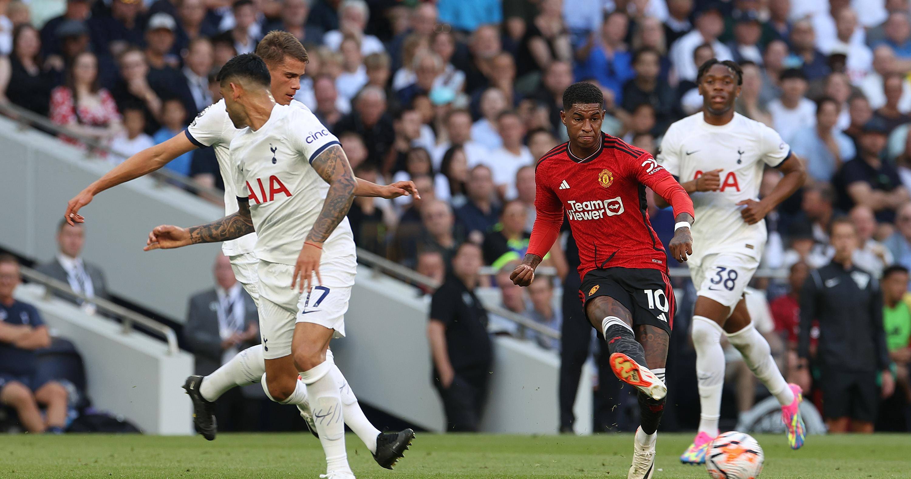 九游体育入口-巴恩斯利战平哈德斯菲尔德，争议不断的简单介绍