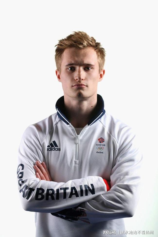 包含意大利跳水名将稳夺金牌精彩表演赢得掌声的词条