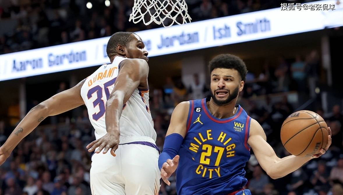 关于铅球比赛激烈对决，双方势均力敌的信息