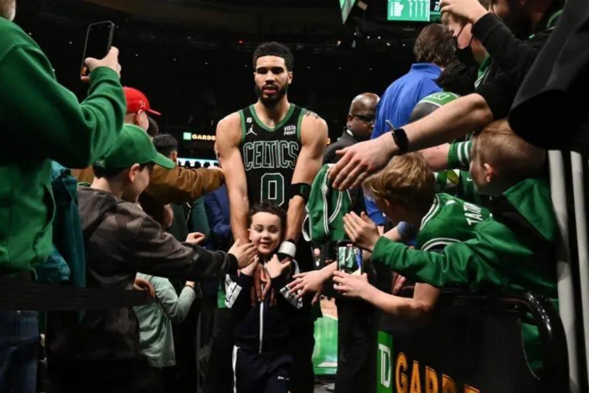 包含猛龙对决凯尔特人，谁将在场上展现出色表现？的词条