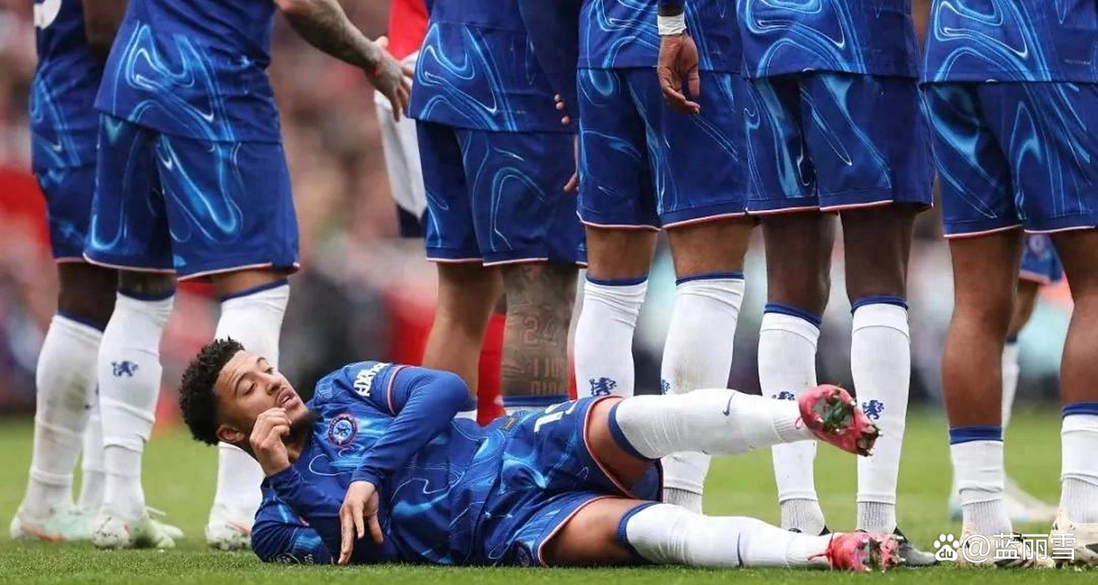 包含尤文图斯客场失利，遭遇尴尬连败的词条