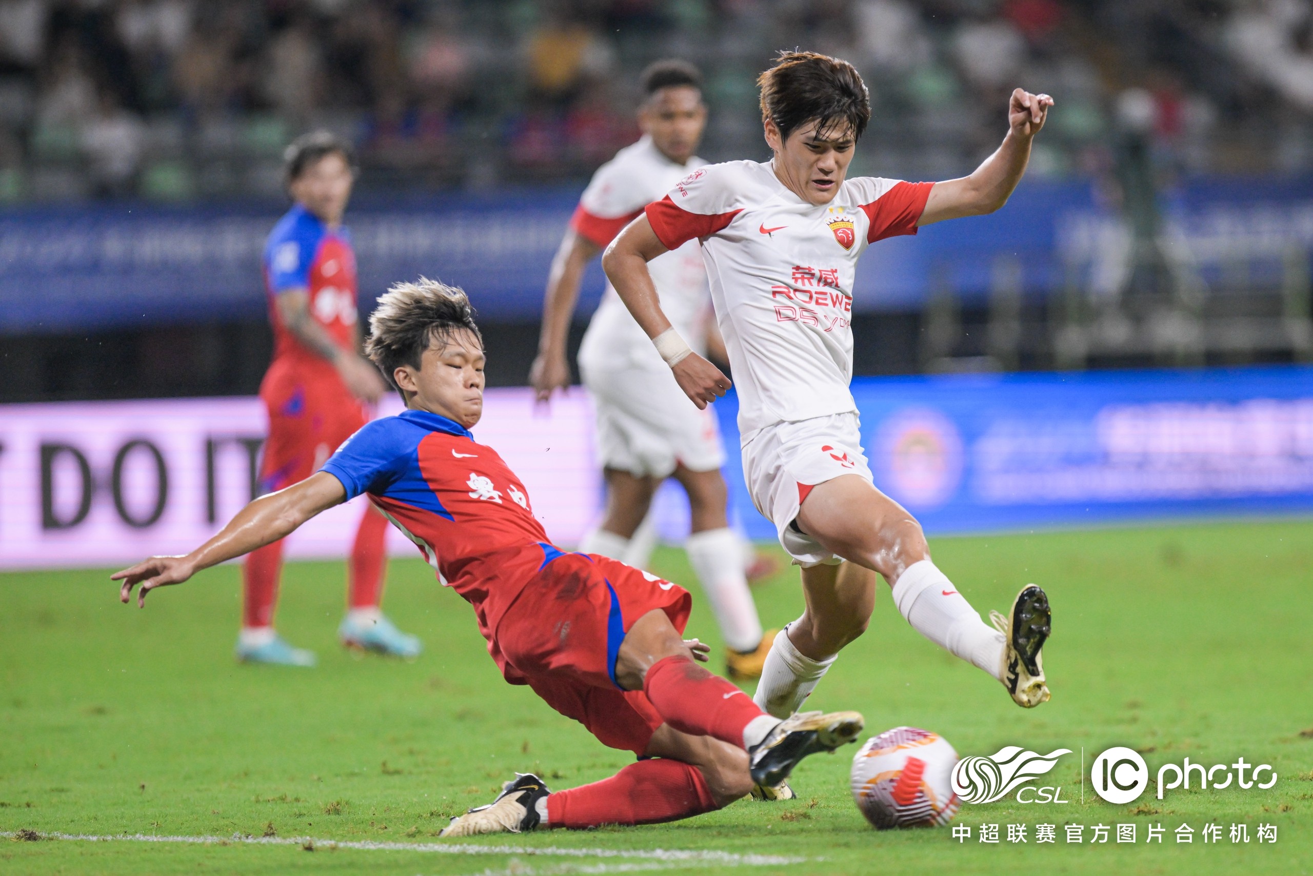 -包含专家观点：中超球队比赛创造奇迹，球迷惊叹不已的词条