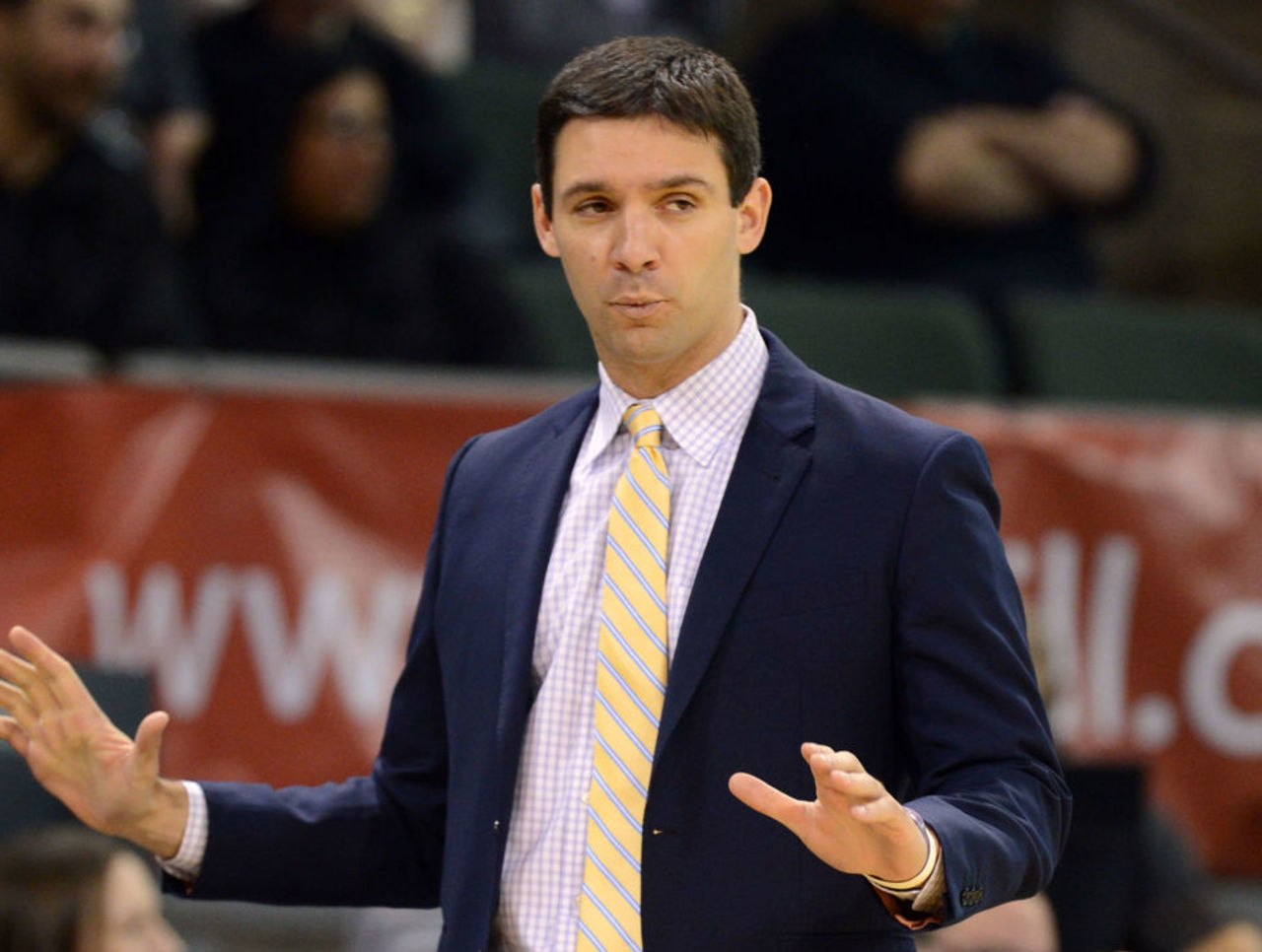 西班牙籍篮球教练在俄罗斯球队担任主教练