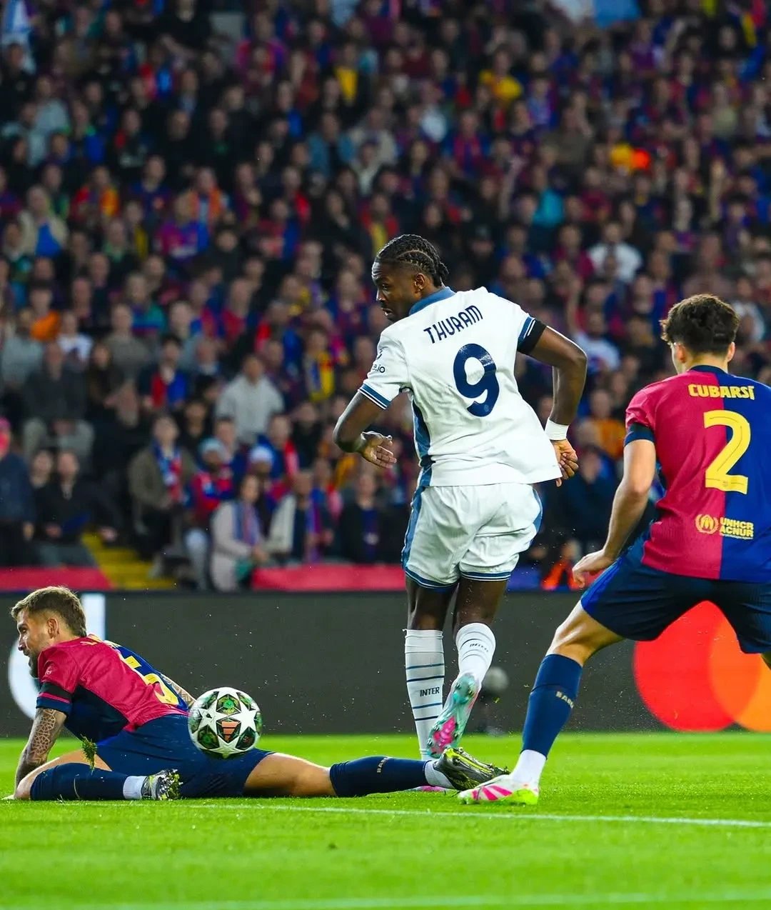 国际米兰客场2-1战胜那不勒斯 国际米兰客场2-1战胜那不勒斯