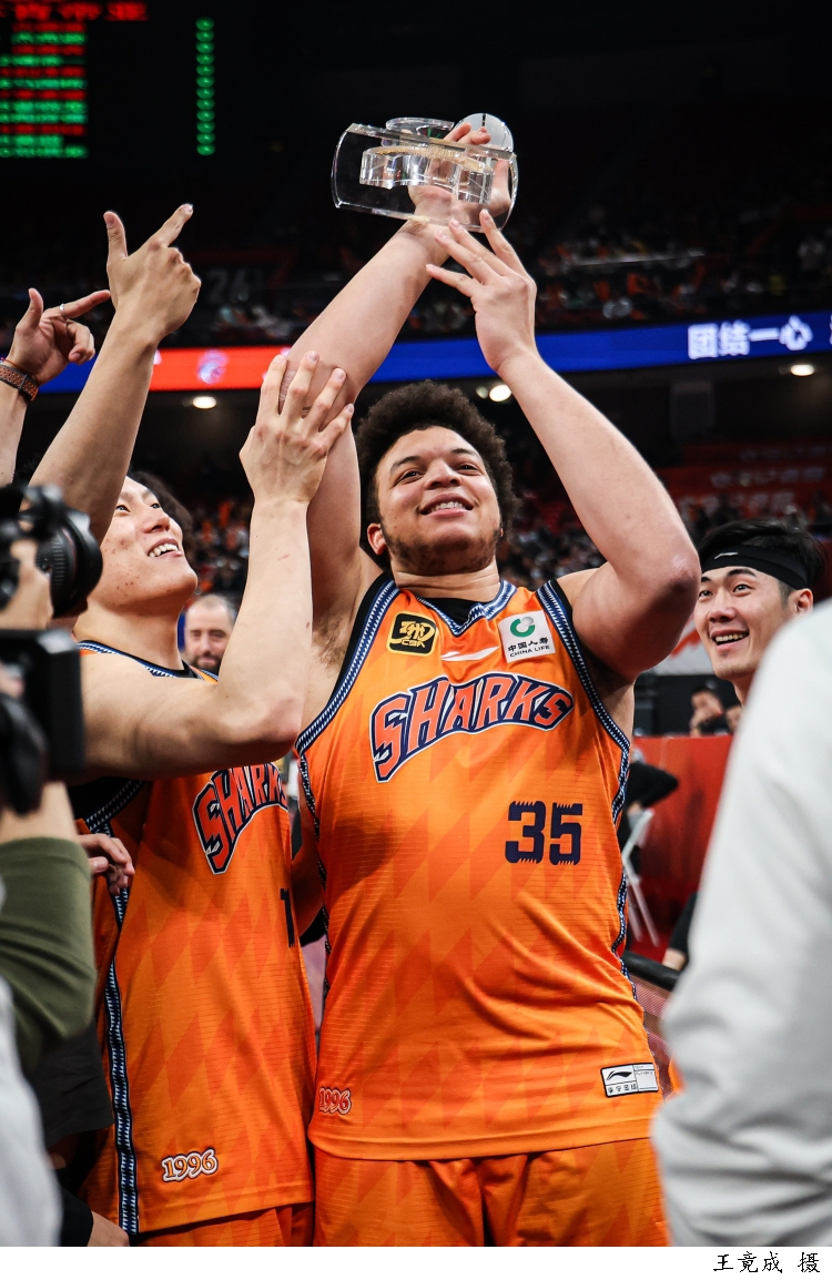 九游体育官网入口-上海男篮战胜四川队，豪取胜利